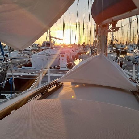 Sejour Insolite - Voilier A Quai A La Rochelle Λα Ροσέλ Εξωτερικό φωτογραφία